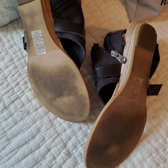 Sandals - Picture 5 of 6